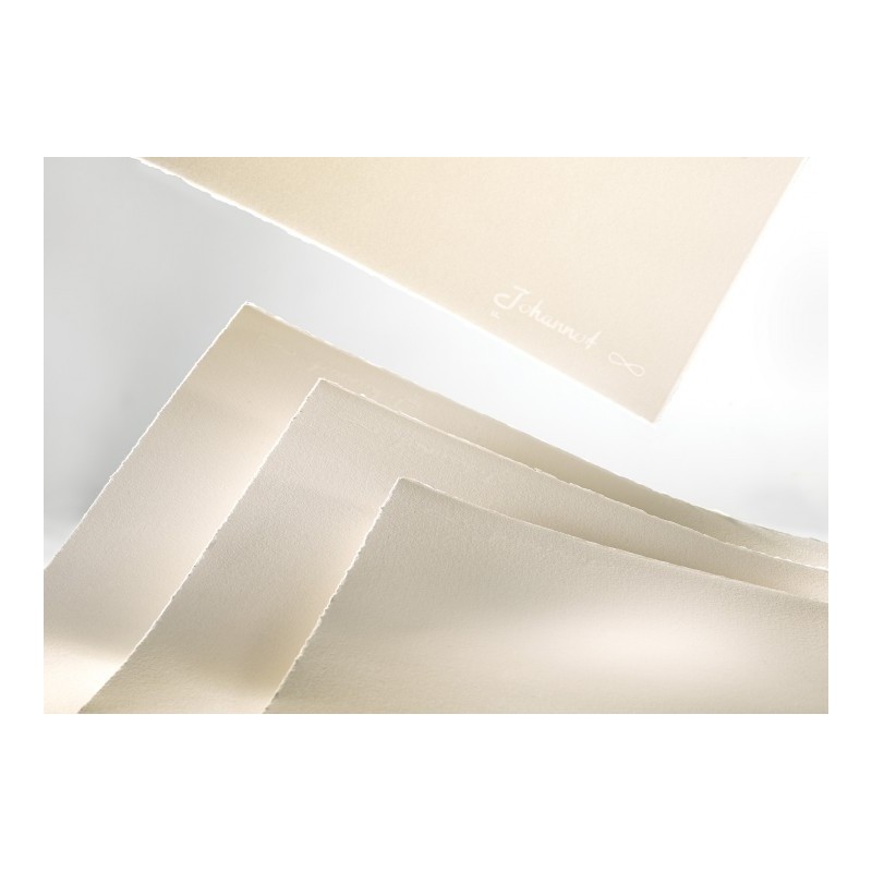 Velin Johannot, forme ronde, 75% de coton et 25% d’alfa, excellent support pour la taille-douce. 125g/m²