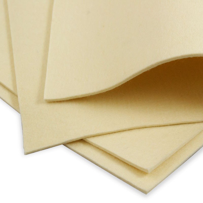 Feutre pure laine d'une épaisseur de +/- 3mm
Densité: 340g/m²