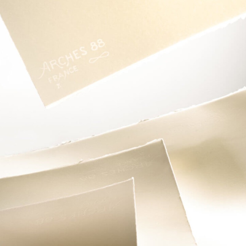 Papier Arches 88 – 300 g/m², 100 % coton, surface satinée, bords frangés