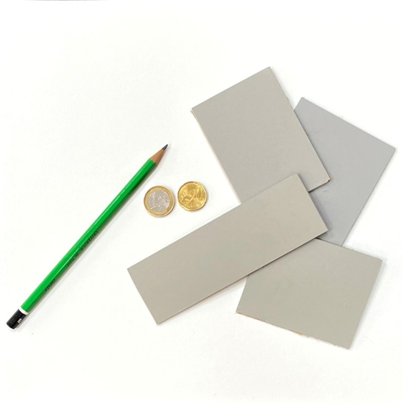 Plaques de linoléum en vrac. Chutes de découpes. C'est le "lino" le plus adapté pour la linogravure