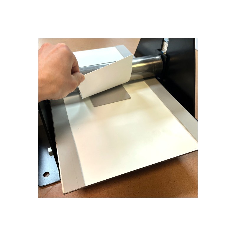 reglettes linoleum installees sur presse gravure taille-douce